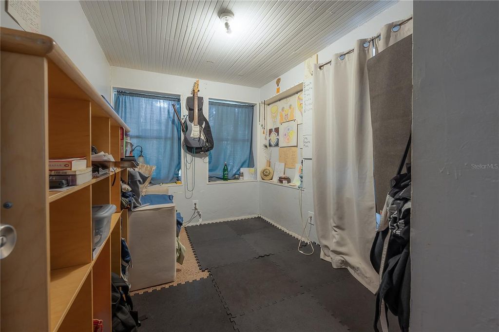 Image 11 of property listing at 655 PARIS AVENUE S, St Petersburg, FL 33701