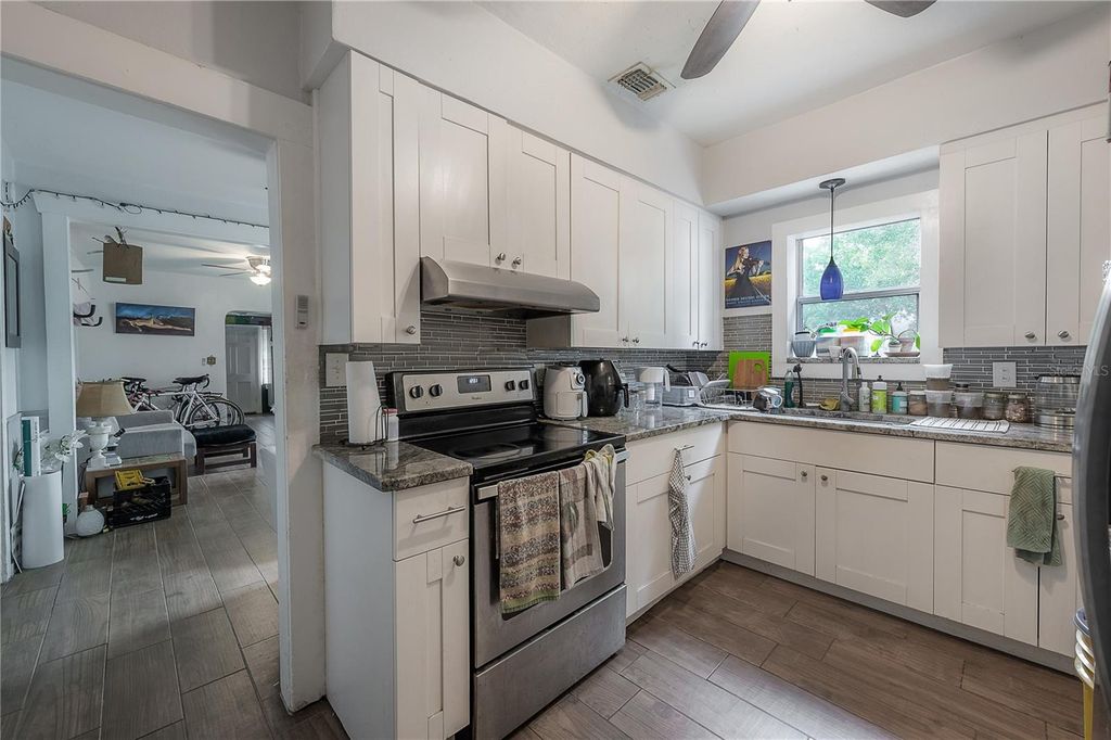 Image 14 of property listing at 655 PARIS AVENUE S, St Petersburg, FL 33701