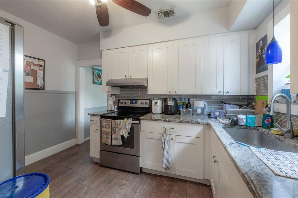 Image 16 of property listing at 655 PARIS AVENUE S, St Petersburg, FL 33701