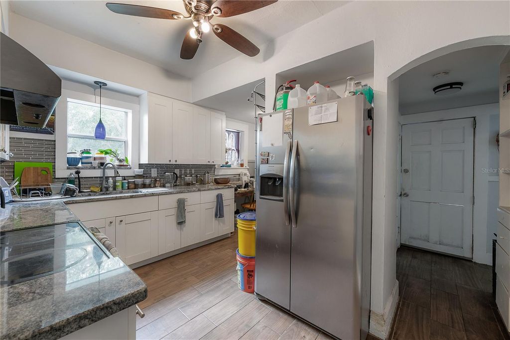 Image 17 of property listing at 655 PARIS AVENUE S, St Petersburg, FL 33701