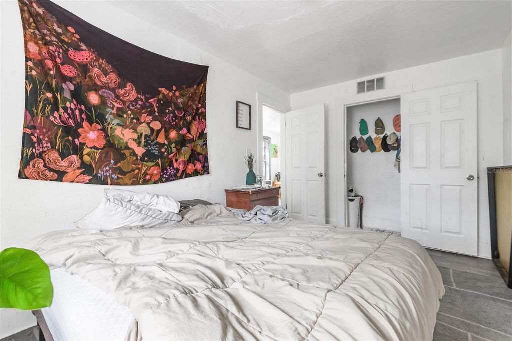 Image 43 of property listing at 655 PARIS AVENUE S, St Petersburg, FL 33701