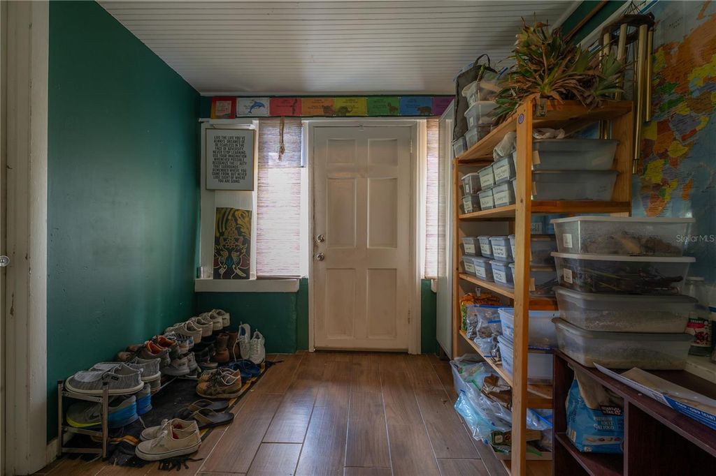 Image 6 of property listing at 655 PARIS AVENUE S, St Petersburg, FL 33701