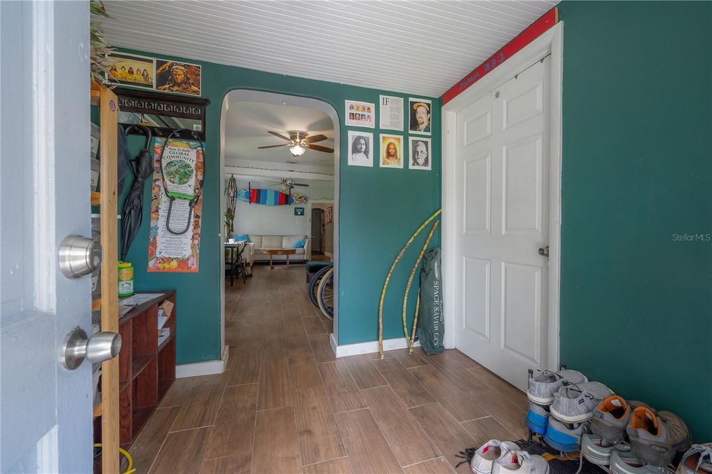 Image 7 of property listing at 655 PARIS AVENUE S, St Petersburg, FL 33701