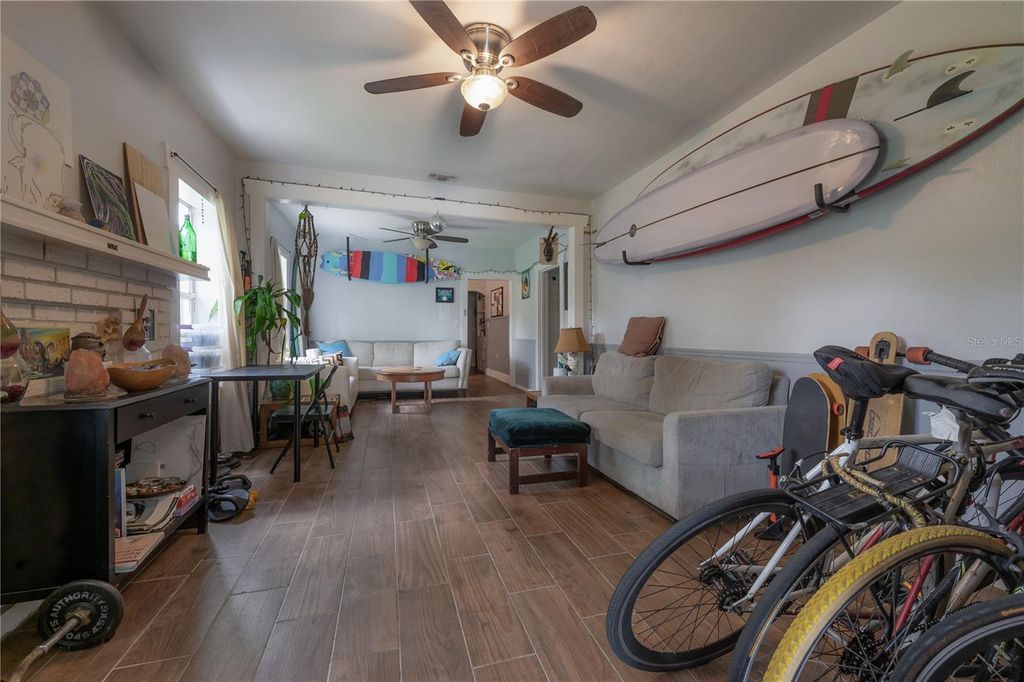 Image 8 of property listing at 655 PARIS AVENUE S, St Petersburg, FL 33701