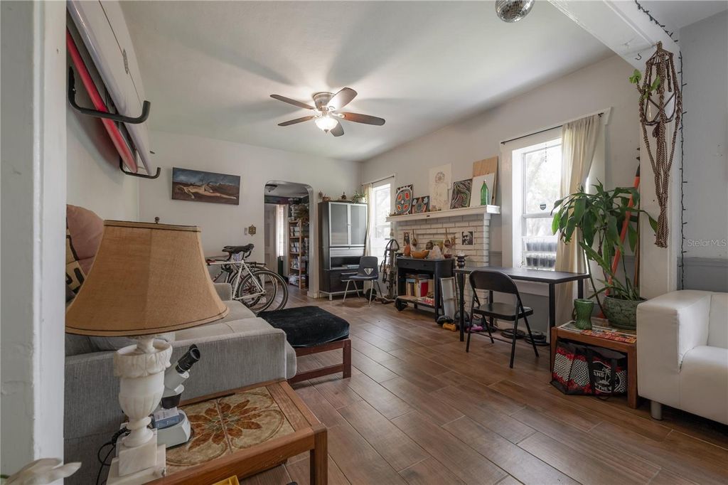 Image 9 of property listing at 655 PARIS AVENUE S, St Petersburg, FL 33701