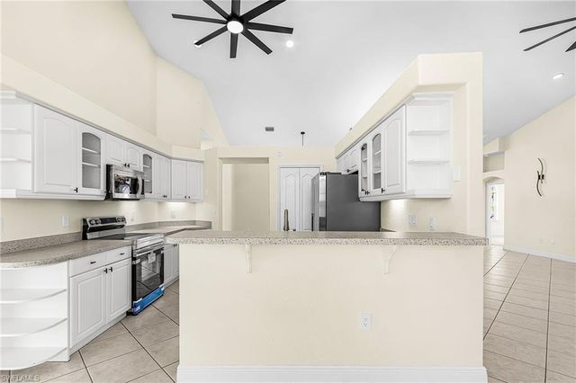 423 SE 17th TER, Cape Coral, FL 33990