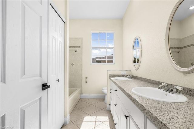 423 SE 17th TER, Cape Coral, FL 33990
