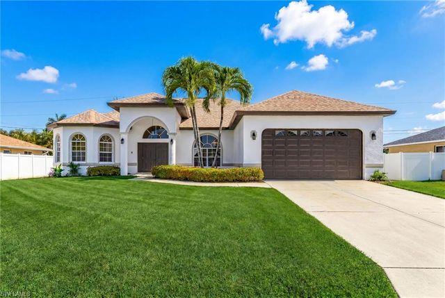 423 SE 17th TER, Cape Coral, FL 33990