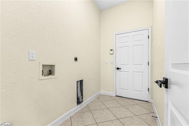 423 SE 17th TER, Cape Coral, FL 33990