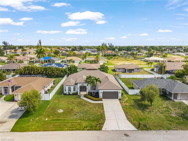 423 SE 17th TER, Cape Coral, FL 33990