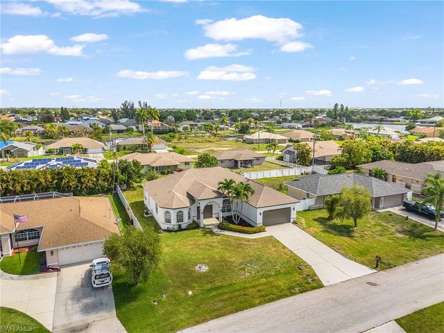 423 SE 17th TER, Cape Coral, FL 33990