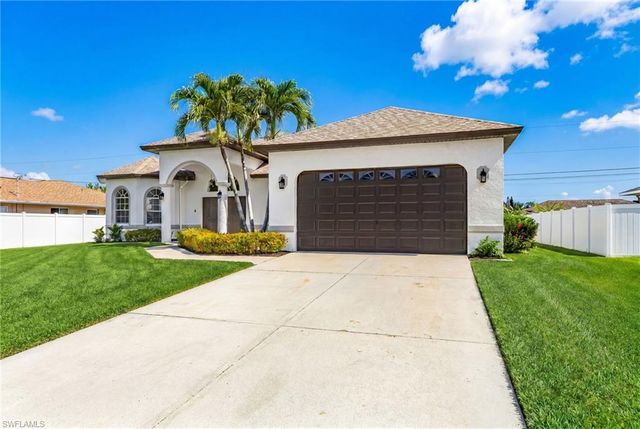 423 SE 17th TER, Cape Coral, FL 33990