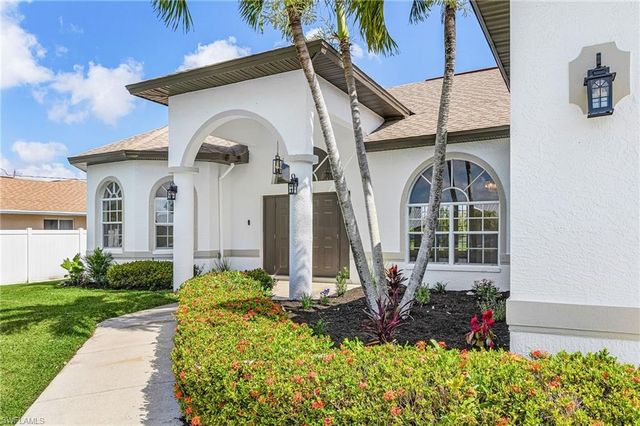423 SE 17th TER, Cape Coral, FL 33990