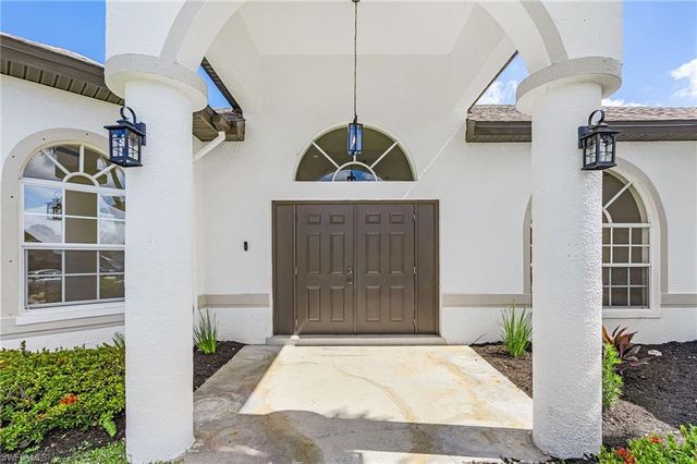 423 SE 17th TER, Cape Coral, FL 33990