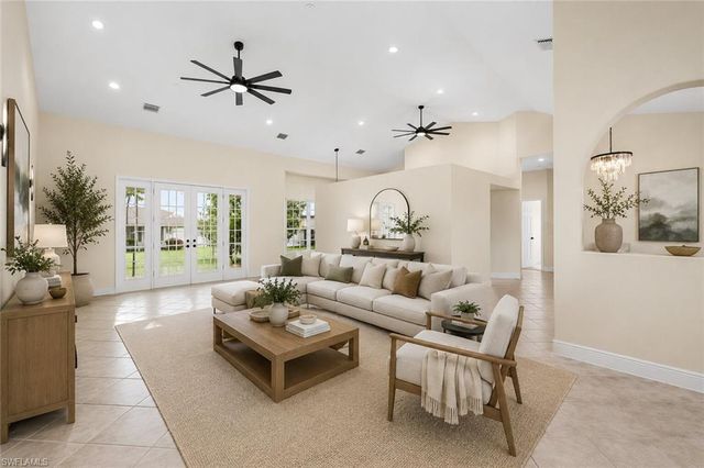 423 SE 17th TER, Cape Coral, FL 33990