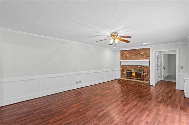 1090 Kelvington Way SW, Lilburn, GA 30047
