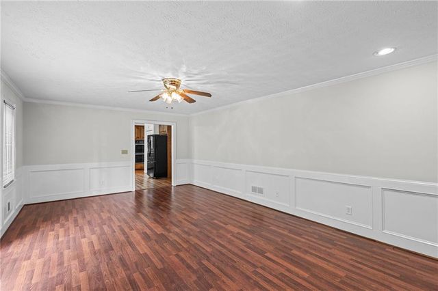1090 Kelvington Way SW, Lilburn, GA 30047