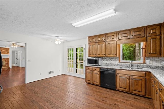 1090 Kelvington Way SW, Lilburn, GA 30047