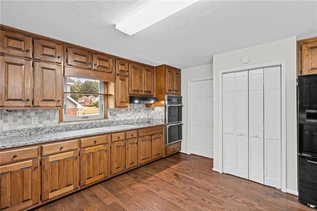 1090 Kelvington Way SW, Lilburn, GA 30047