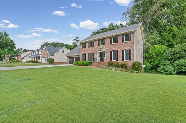 1090 Kelvington Way SW, Lilburn, GA 30047