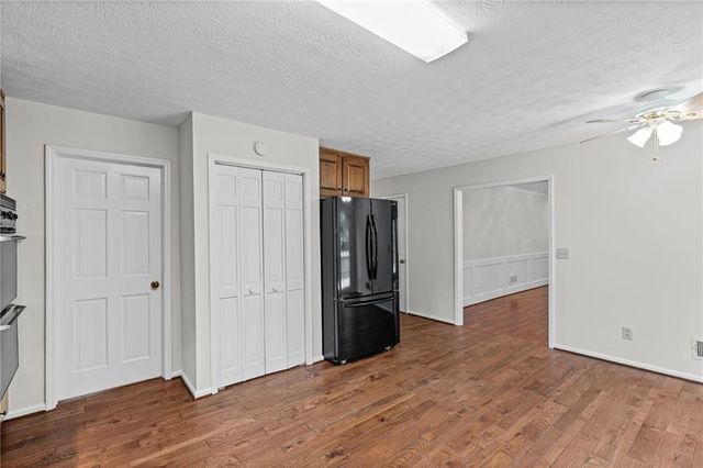 1090 Kelvington Way SW, Lilburn, GA 30047
