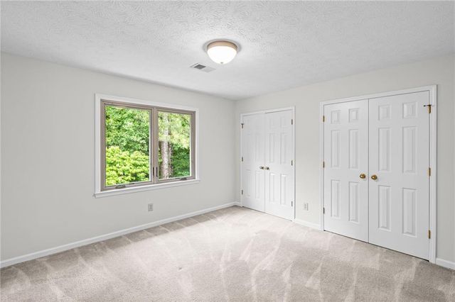 1090 Kelvington Way SW, Lilburn, GA 30047