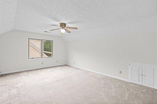 1090 Kelvington Way SW, Lilburn, GA 30047
