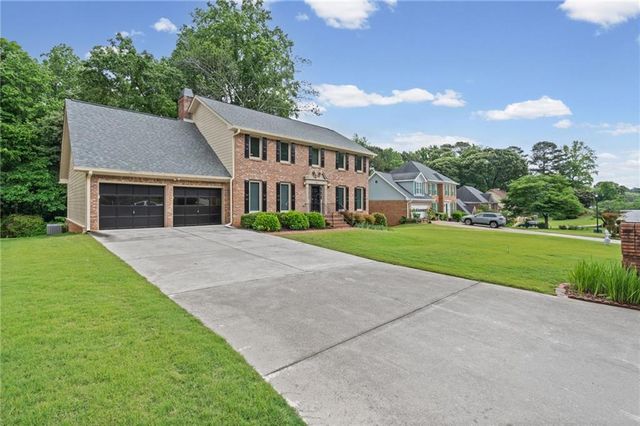 1090 Kelvington Way SW, Lilburn, GA 30047