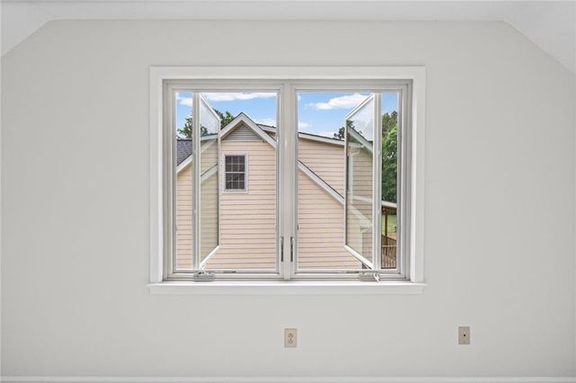 1090 Kelvington Way SW, Lilburn, GA 30047