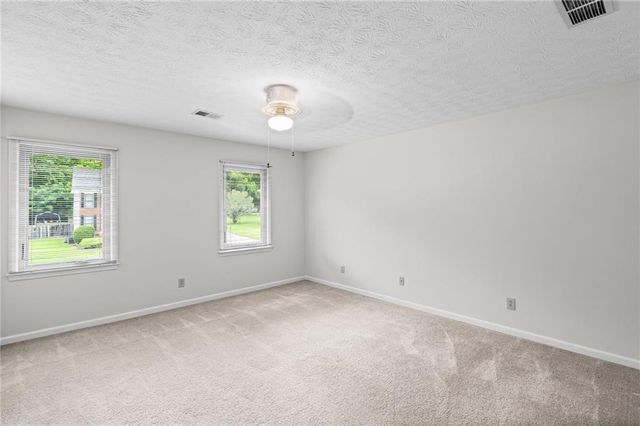 1090 Kelvington Way SW, Lilburn, GA 30047