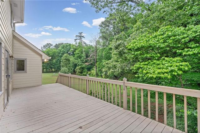 1090 Kelvington Way SW, Lilburn, GA 30047