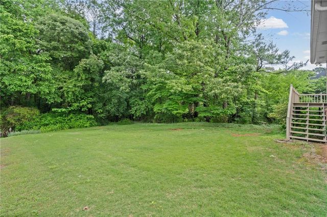 1090 Kelvington Way SW, Lilburn, GA 30047