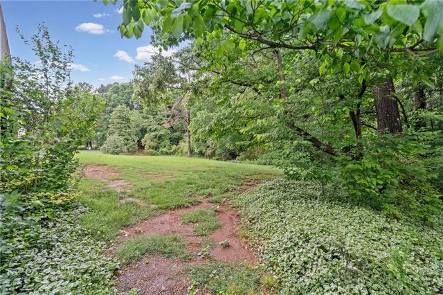 1090 Kelvington Way SW, Lilburn, GA 30047