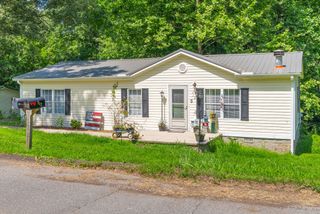 712 Mandalay Rd, Paris, TN 38242