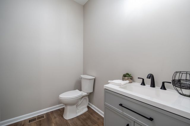 415 Market St, Waynesboro, TN 38485