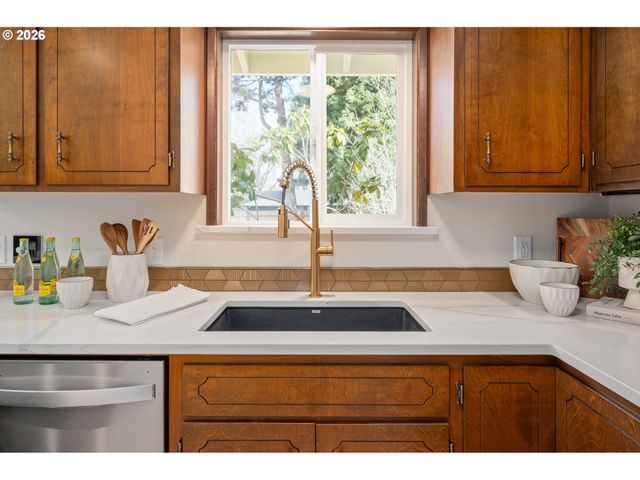 1153 Elizabeth St, Eugene, OR 97402