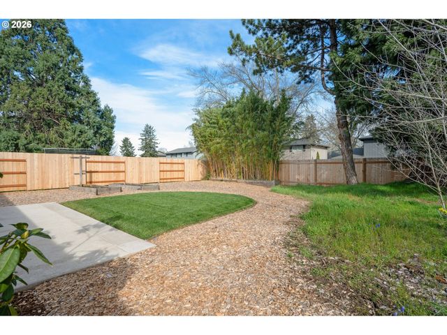 1153 Elizabeth St, Eugene, OR 97402