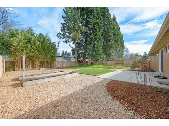 1153 Elizabeth St, Eugene, OR 97402