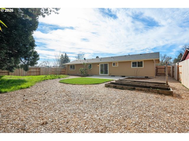 1153 Elizabeth St, Eugene, OR 97402