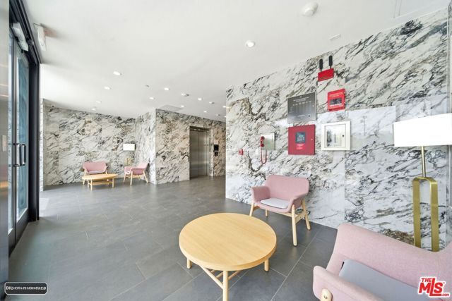 667 N Wilton Place 306, Los Angeles, CA 90004