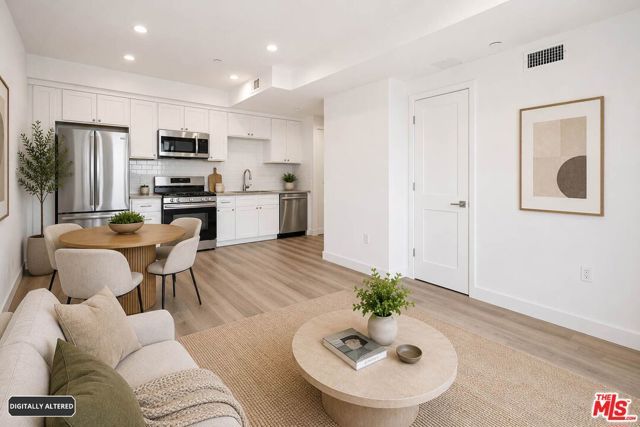 667 N Wilton Place 306, Los Angeles, CA 90004