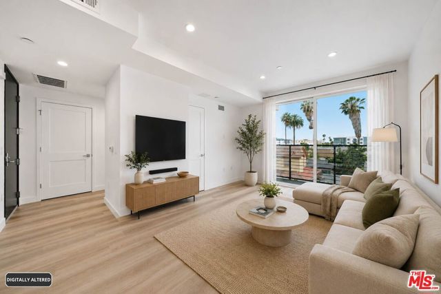 667 N Wilton Place 306, Los Angeles, CA 90004