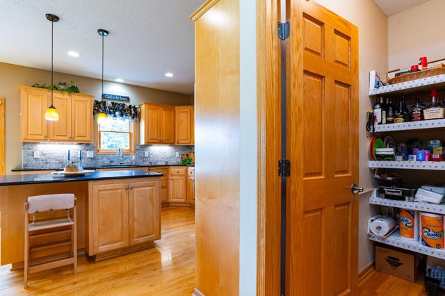 10610 Pinnacle Way, Woodbury, MN 55129