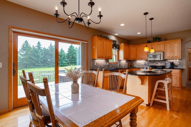 10610 Pinnacle Way, Woodbury, MN 55129