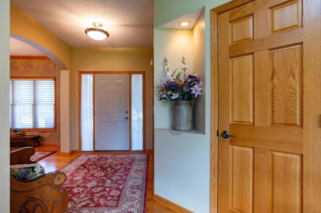 10610 Pinnacle Way, Woodbury, MN 55129