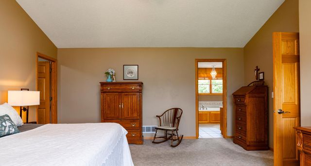 10610 Pinnacle Way, Woodbury, MN 55129