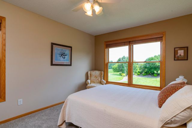 10610 Pinnacle Way, Woodbury, MN 55129