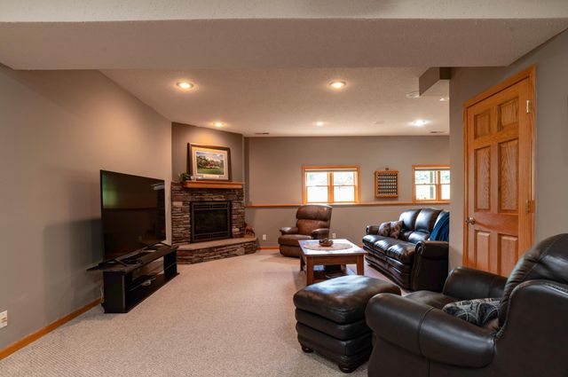 10610 Pinnacle Way, Woodbury, MN 55129