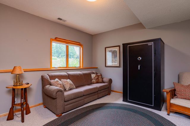 10610 Pinnacle Way, Woodbury, MN 55129