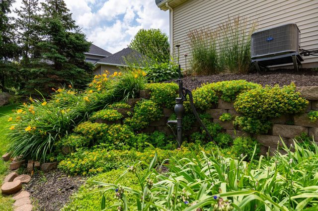 10610 Pinnacle Way, Woodbury, MN 55129